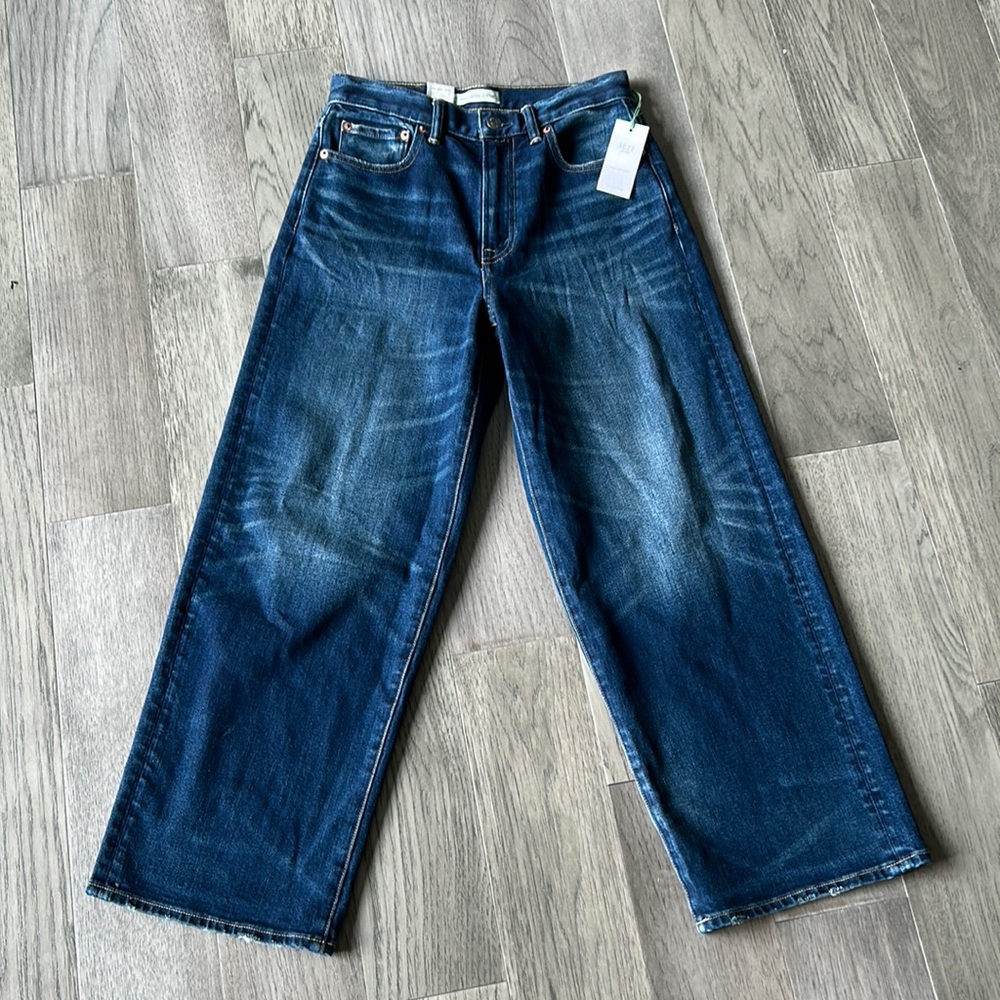 AE77 The Wide Crop size 27 NWT! B32